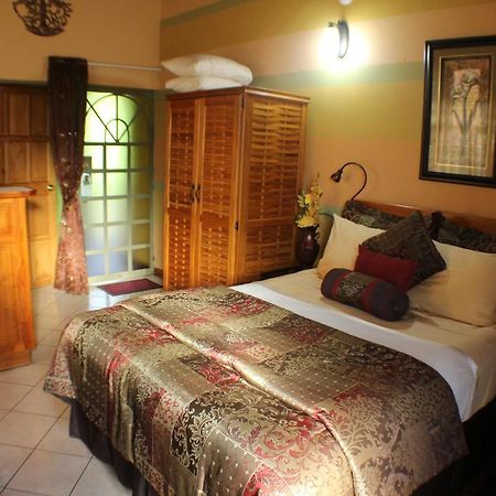 Bed and Breakfast Native Abode Bon Accord Village Экстерьер фото