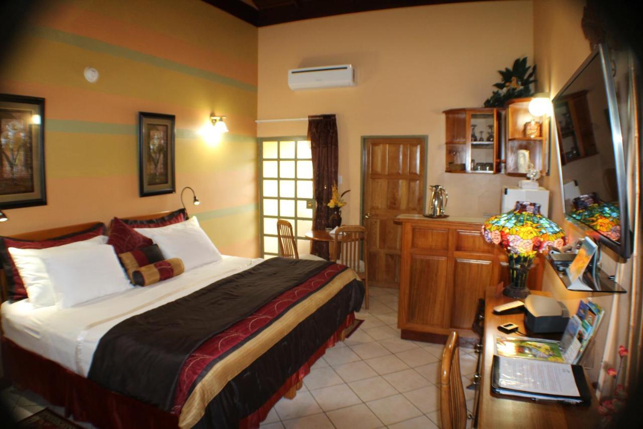 Bed and Breakfast Native Abode Bon Accord Village Экстерьер фото