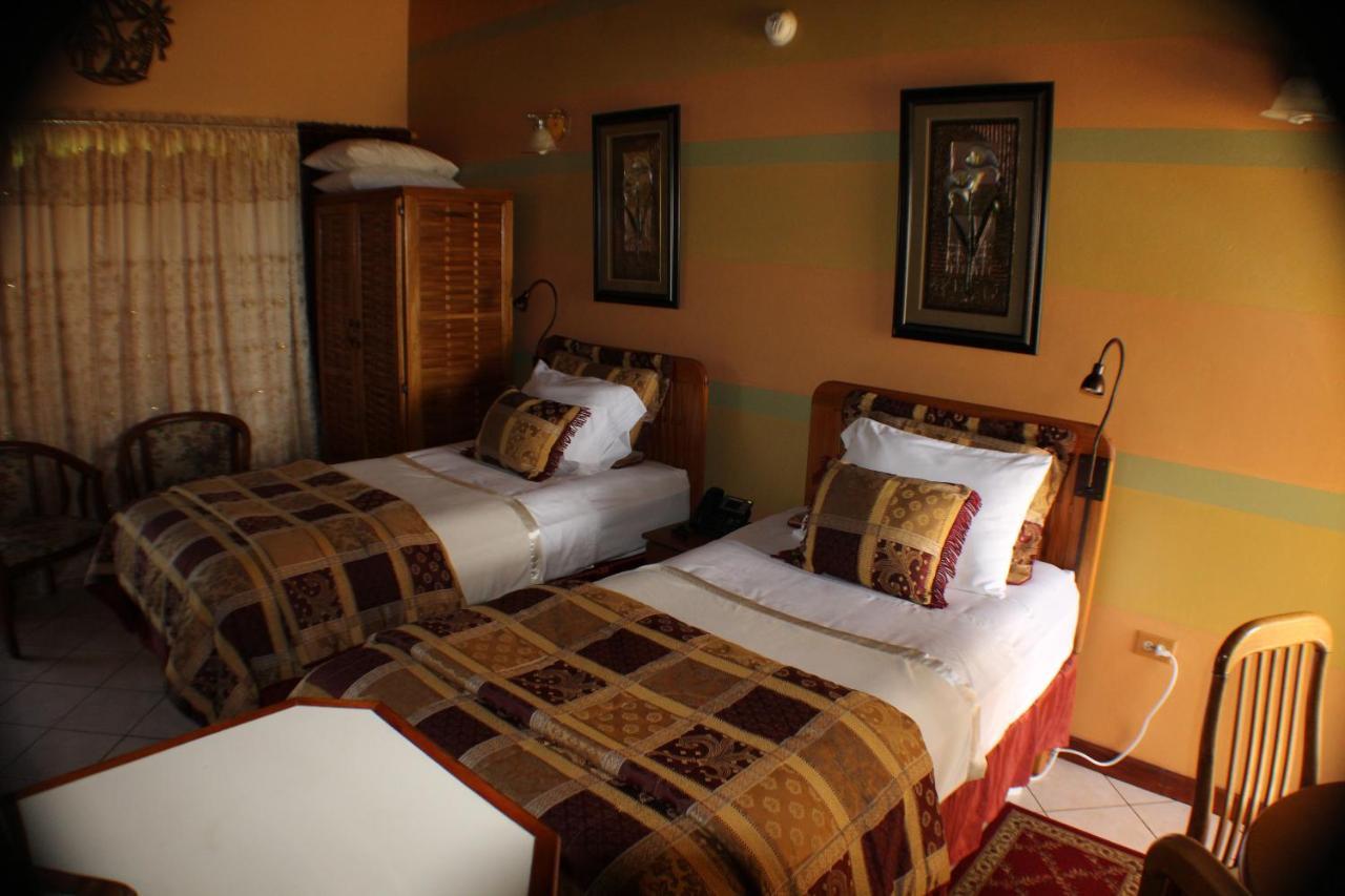 Bed and Breakfast Native Abode Bon Accord Village Экстерьер фото
